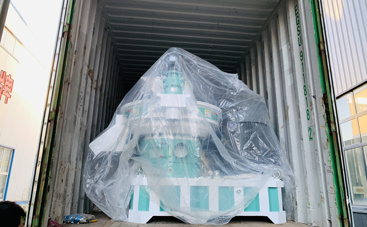 泰國鋸末顆粒機(jī)已裝車.jpg 泰國鋸末顆粒機(jī)已裝車.jpg