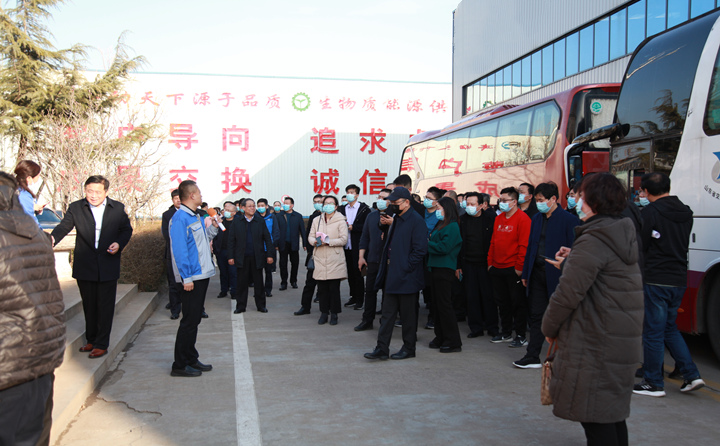 納稅百強工業(yè)企業(yè)負責(zé)人到山東居邦源集團視察.JPG