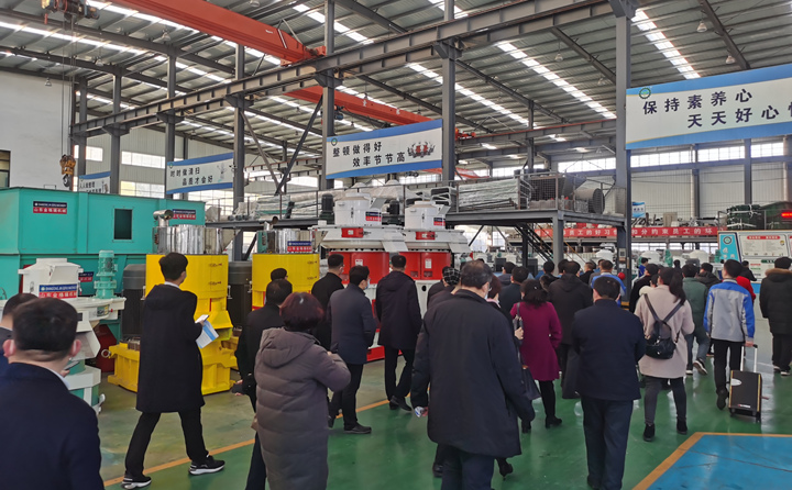 山東金格瑞不斷提升企業(yè)創(chuàng)新力、發(fā)展力、影響力，為我區(qū)全面建設(shè)現(xiàn)代化濟東強區(qū)再立新功.jpg