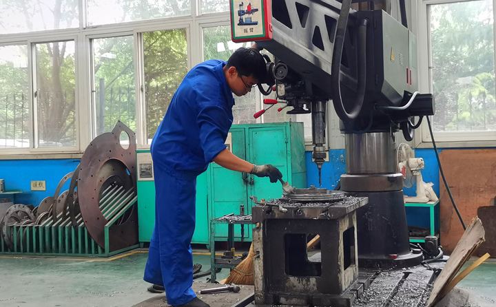 景重洋2014年—至今，就職于山東金格瑞機(jī)械有限公司，任職顆粒機(jī)鉆床班組長(zhǎng)，工作積極主動(dòng).jpg